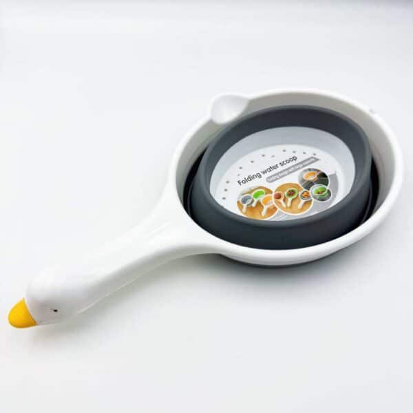 Portable Foldable Solid Wood Water Ladle with Drifting Cup Hanging Feature Thickened Kitchen Furniture Scoop for Kitchen Use